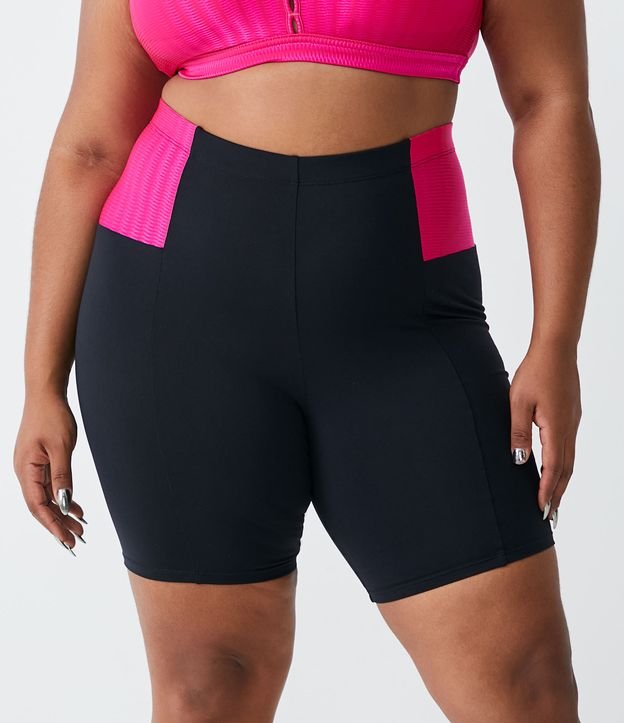 Bermuda Esportiva em Poliamida com Recorte Contrastante Curve & Plus Size