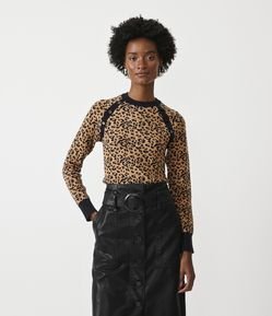 Blusa em Tricô com Estampa Animal Print Onça e Mini Botões no Ombro
