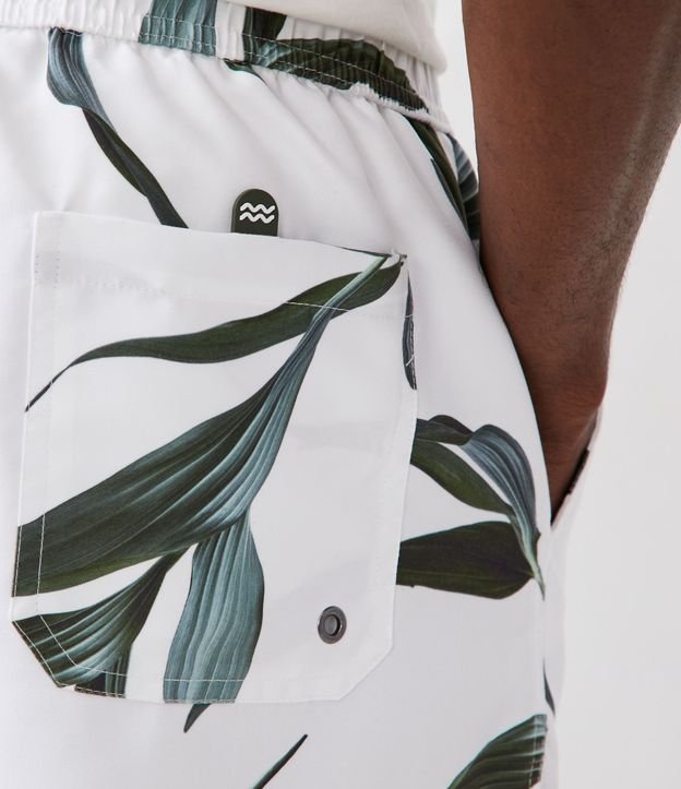 Bermuda de Banho com Estampa de Folhagem e Bolsos Branco 5