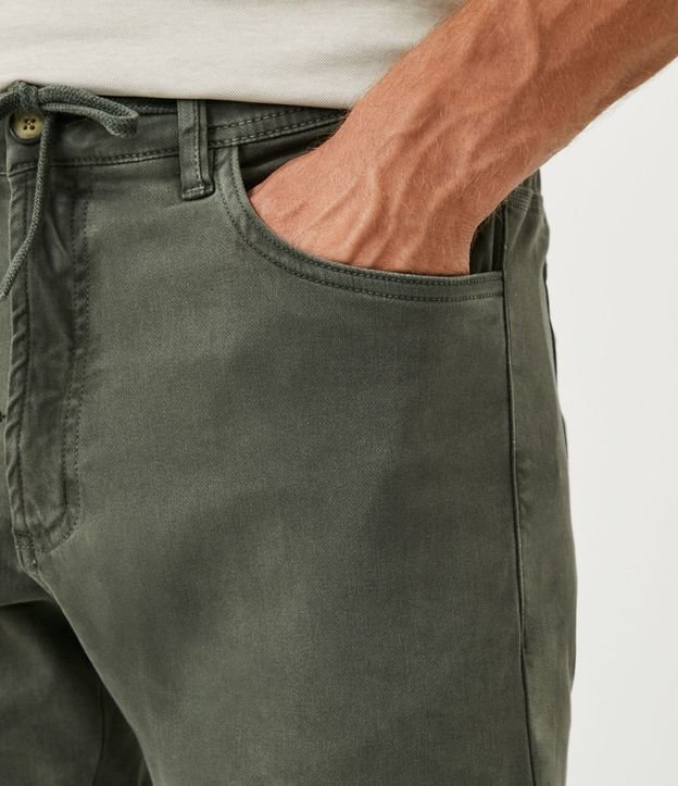 Pantalón Comfort en Sarga con Cintura Elástico Verde 4
