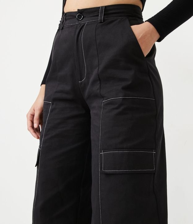 Pantalón Wide Leg Cintura Alta en Sarga con Pespuntos Contrastantes Negro 4