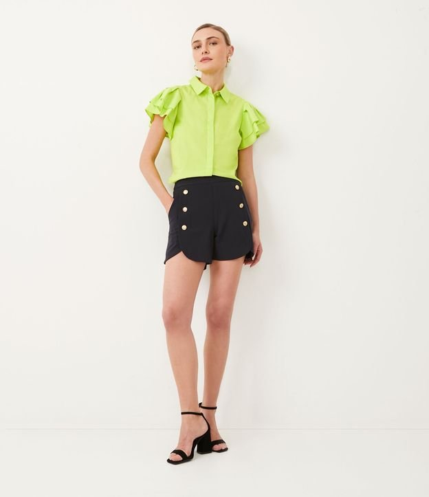 Short em Crepe com Botões Frontais