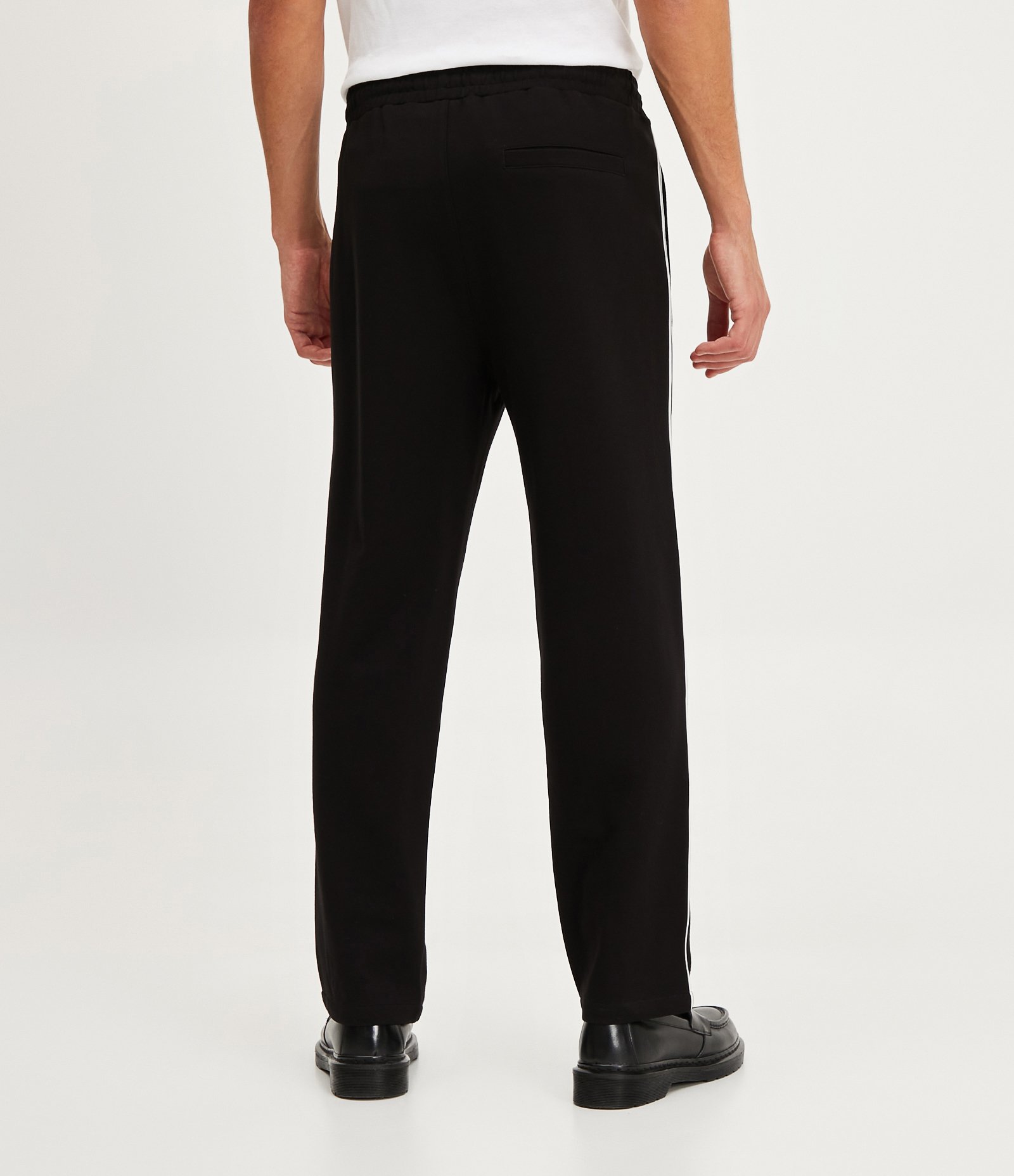 Calça Cropped em Viscose com Recortes e Listras Laterais Preto 3