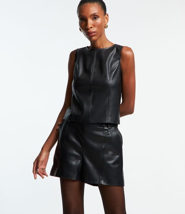 Blusa em Material Sintético com Recorte e Zíper