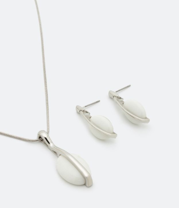Conjunto Caravana y Collar en Metal Estilo Contemporaneo con Resina Gris 1