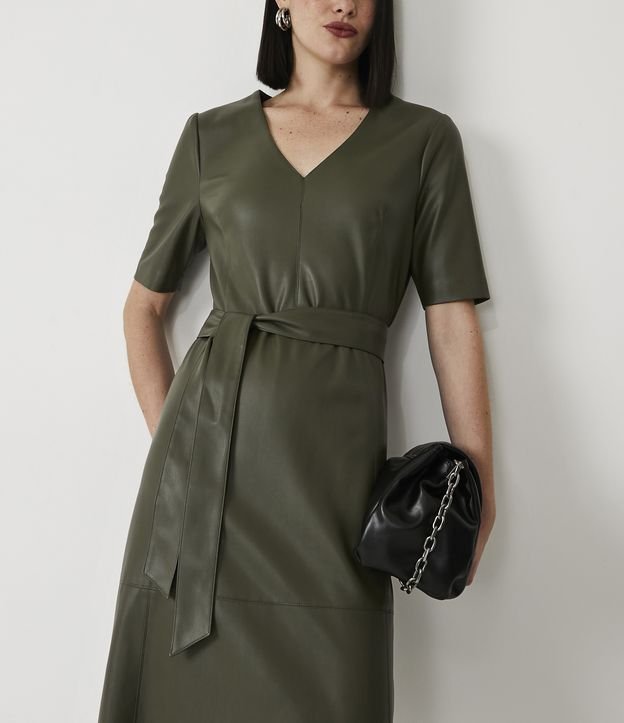 Vestido Midi en Material Sintético con Escote V Verde Oscuro 4