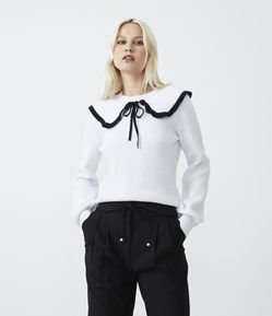 Blusa em Tricô com Detalhe nos Ombros e Laço Contrastante