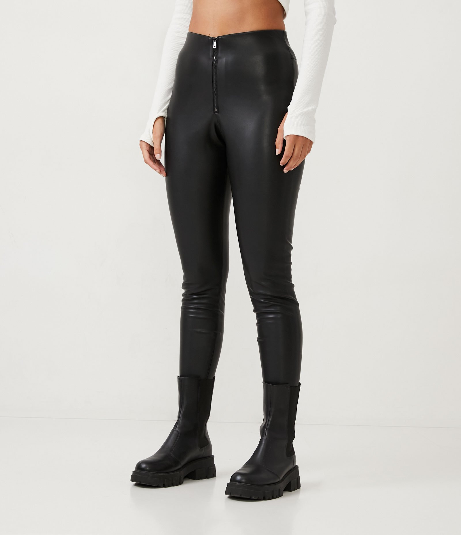 Calça Legging em Material Sintético com Abertura por Zíper Preto 2