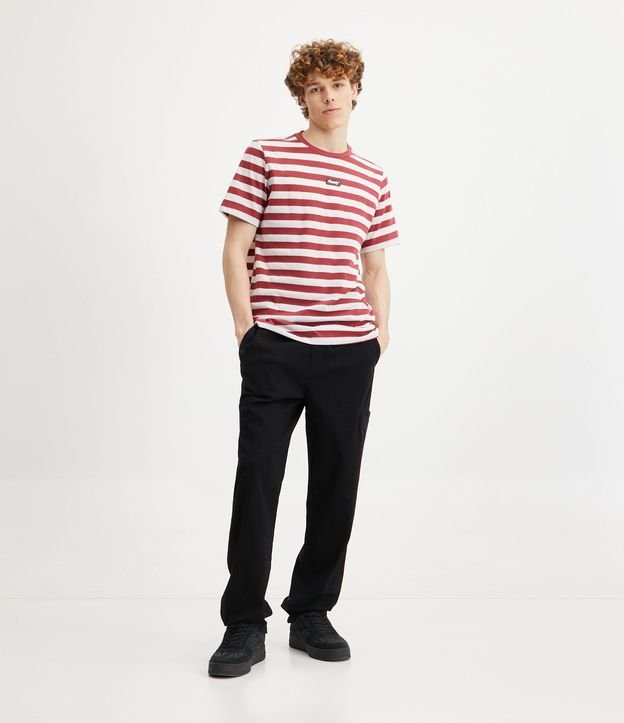 Calça Loose em Sarja com Cós Elástico e Bolsos Cargo