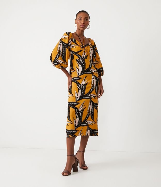 Vestido New Midi em Linho com Amarração Frontal e Estampa de Folhas Amarelo/Preto 1