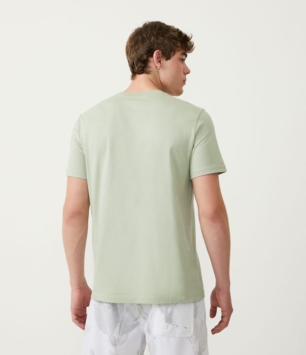 Remera Regular en Algodón Peruano con Estampado en Lettering Verde 3