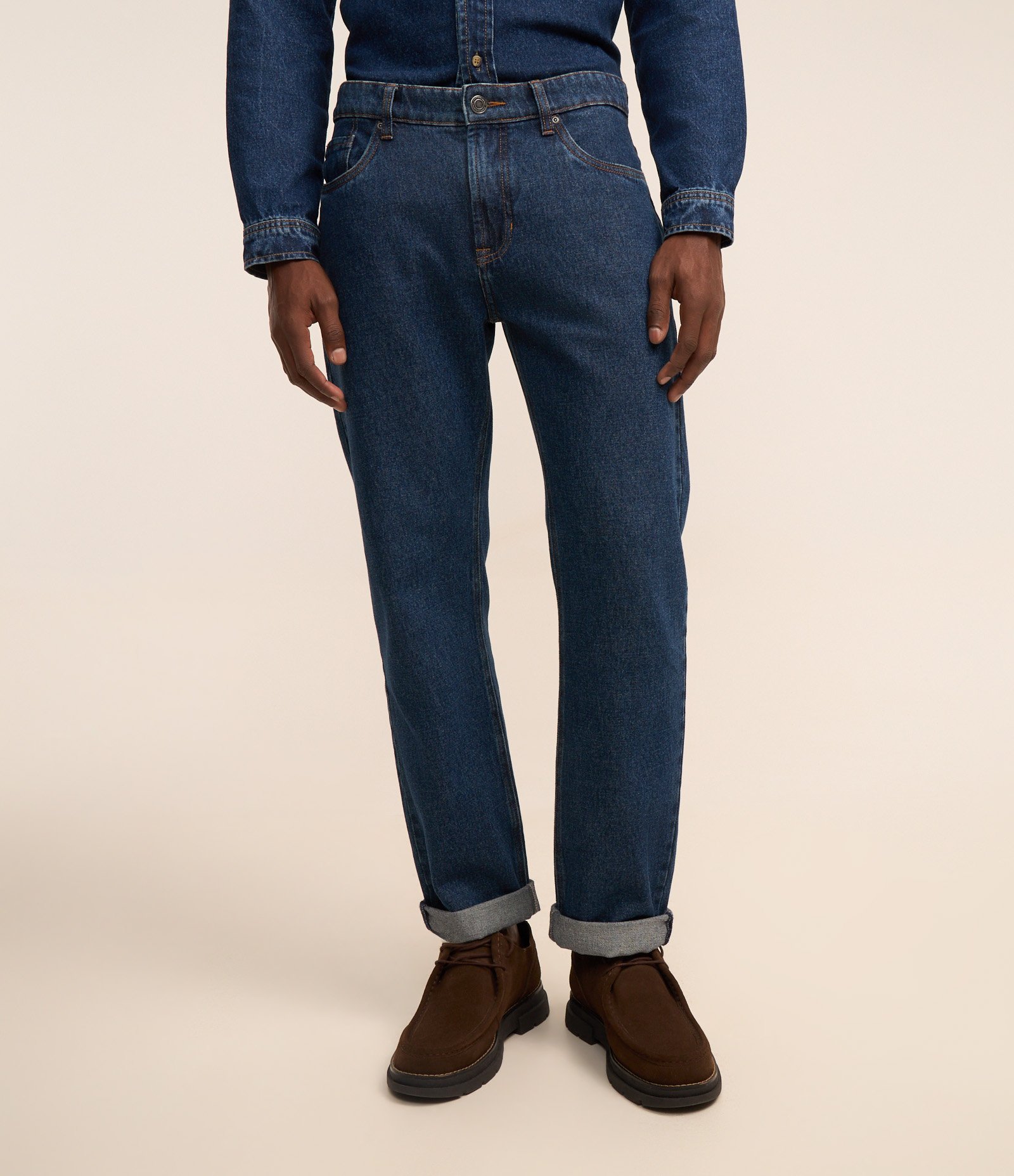 Calça Reta Jeans com Bolsos e Barra Dobrada Azul Médio 2