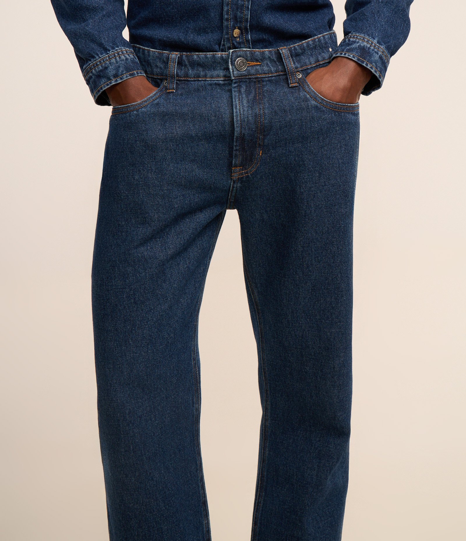 Calça Reta Jeans com Bolsos e Barra Dobrada Azul Médio 4