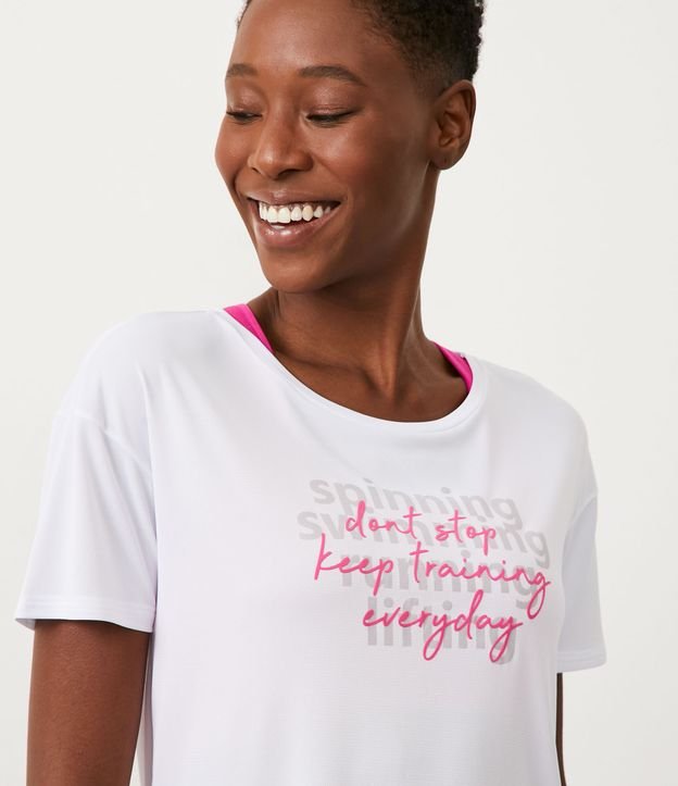 Remera Deportiva en Poliamida con Estampado Lettering Blanco 4