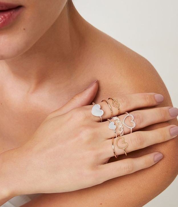 Kit 08 Anillos en Metal Finos con Forma de Corazón Surtido 3