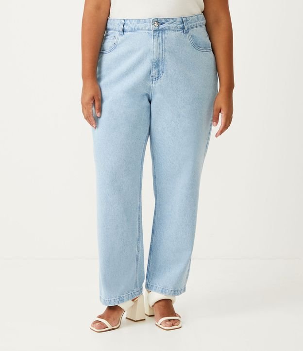 Pantalón Recto en Jeans Delavé con Botón Joya Curve & Plus Size Azul 1