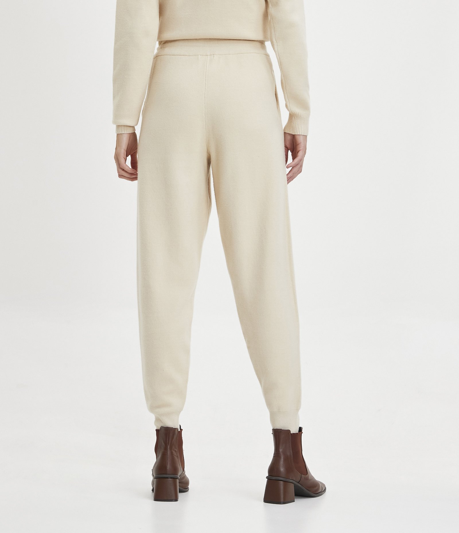 Calça Jogger em Tricô com Amarração no Cós Bege 3