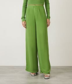 Calça Pantalona em Crepe com Pregas