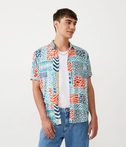Camisa Regular em Viscose com Estampa Patchwork Boho