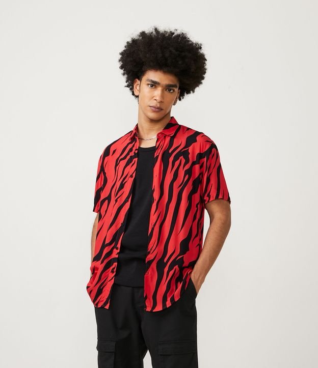 Camisa Regular em Viscose com Estampa Animal Print Zebra - Cor: Vermelho - Tamanho: M