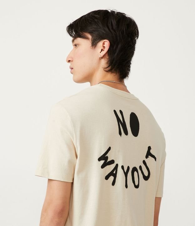 Camiseta Long em Meia Malha com Estampa No Way Out Bege 5