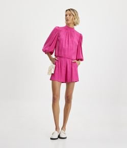 Bermuda em Viscose com Fundo Animal Print e Botão Diferenciado