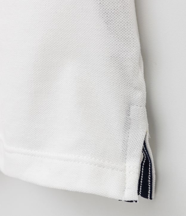 Camiseta Polo Infantil com Bordado e Fenda Lateral- Tam 1 a 5 Anos Branco 4