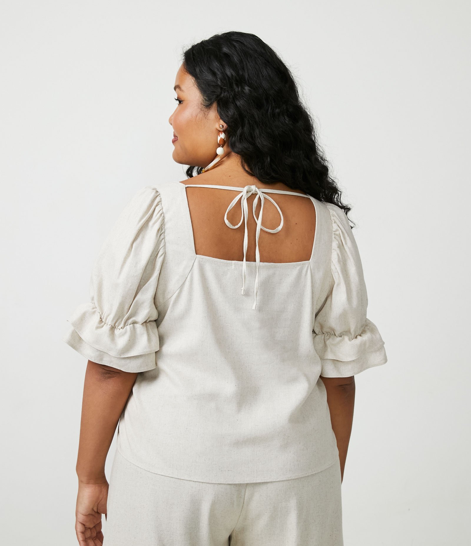 Blusa Curta em Linho com Babado na Manga Curve & Plus Size Off White 4