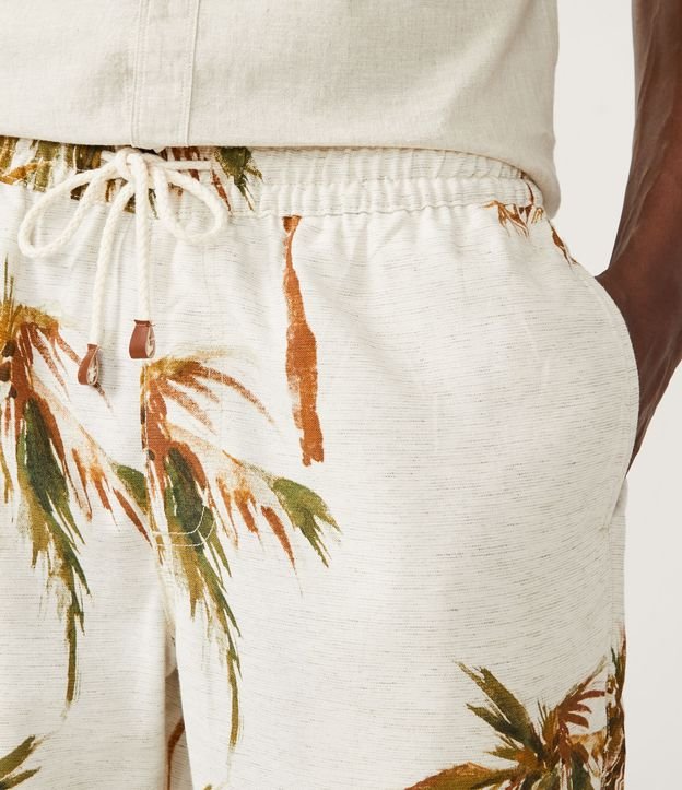 Bermuda en Algodón con Estampado de Cocoteros Tropicales Beige 4