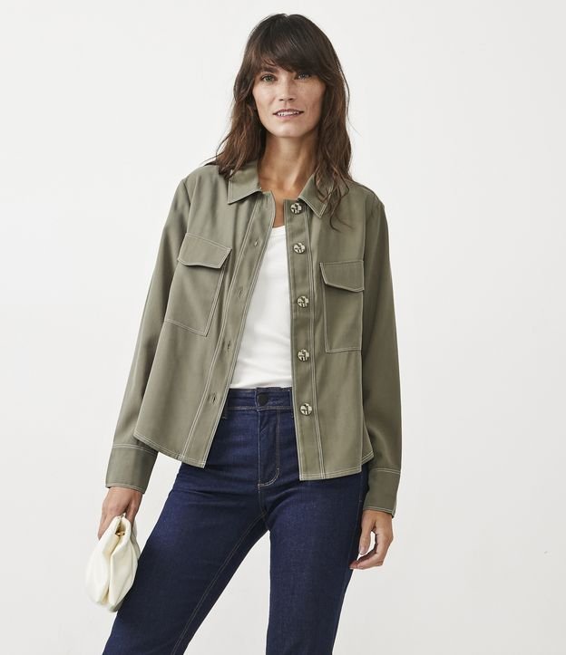 Camisa em Viscose com Botões Diferenciados e Pesponto Contrastante