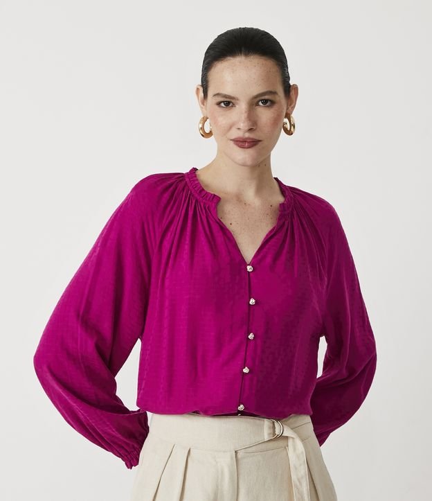 Camisa em Viscose com Babadinho na Gola e Punho