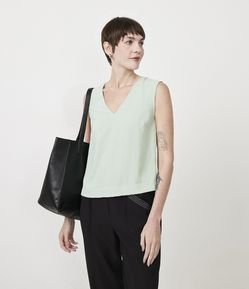 Blusa sem Manga com Detalhe Pespontado no Ombro