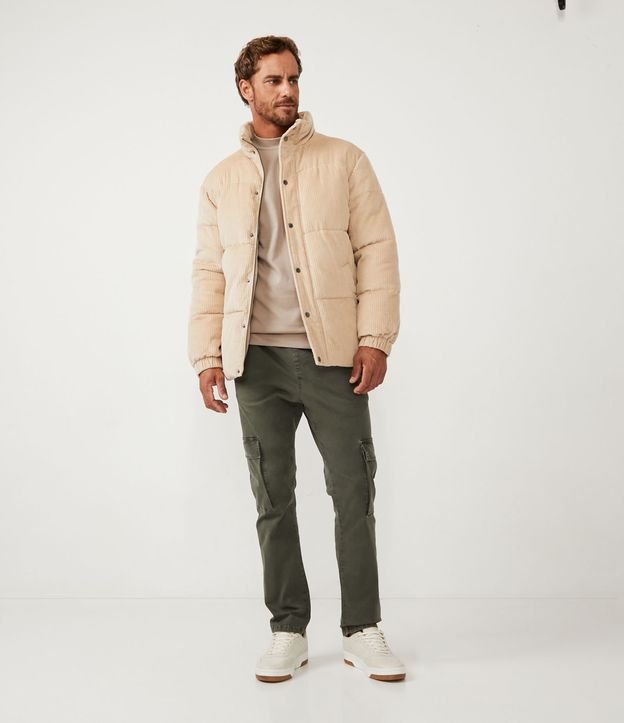 Campera Puffer en Terciopelo con Textura Pana y Gajos Marrón 2