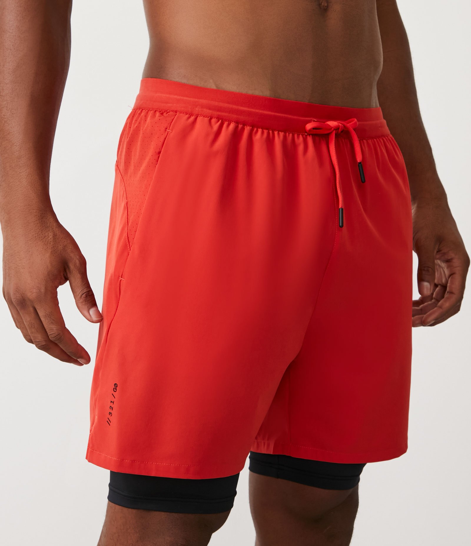 Bermuda Esportiva com Short de Compressão e Recorte Texturizado Vermelho 2