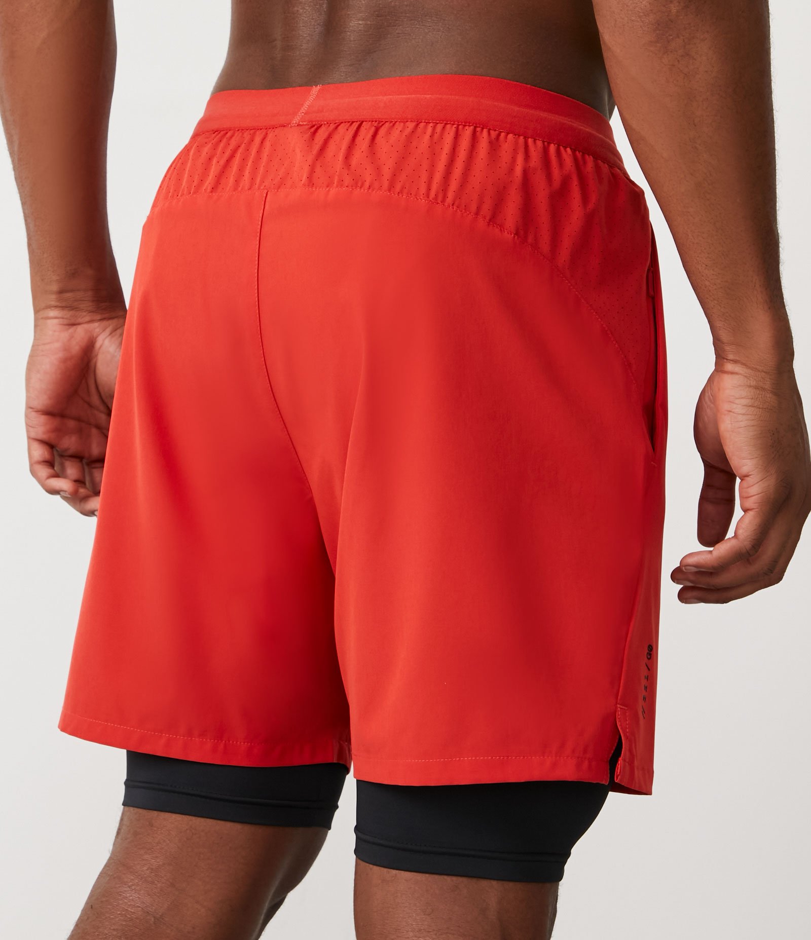 Bermuda Esportiva com Short de Compressão e Recorte Texturizado Vermelho 3