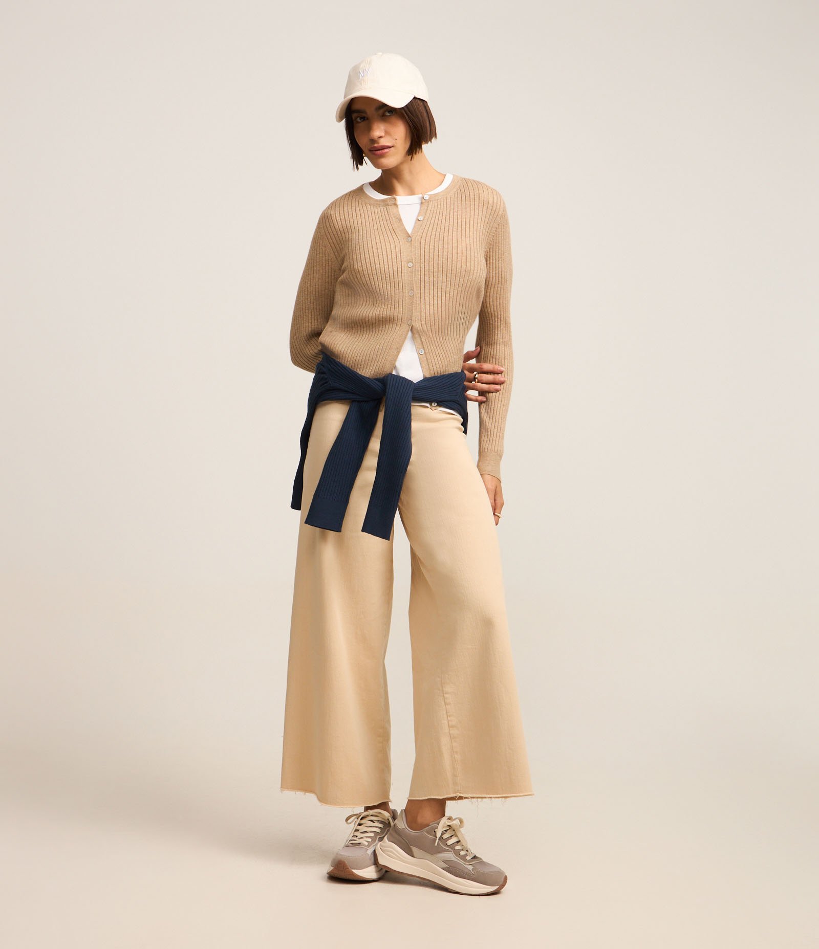 Cardigan Curto em Tricô com Textura Canelada Bege 2