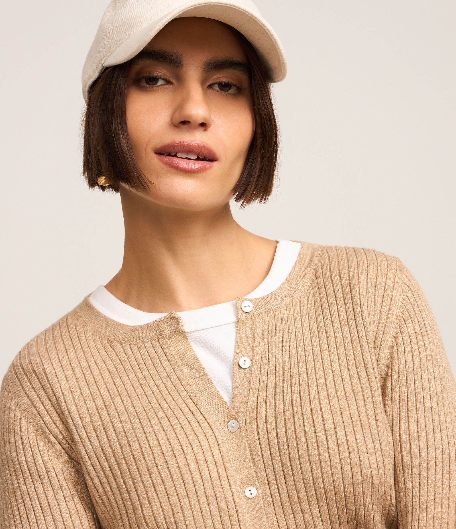 Cardigan Curto em Tricô com Textura Canelada Bege 5