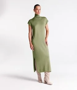 Vestido Midi em Tricô com Gola Alta e Manga Curta Sem Cava