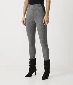 Calça Legging em Jacquard com Recorte em Material Sintético