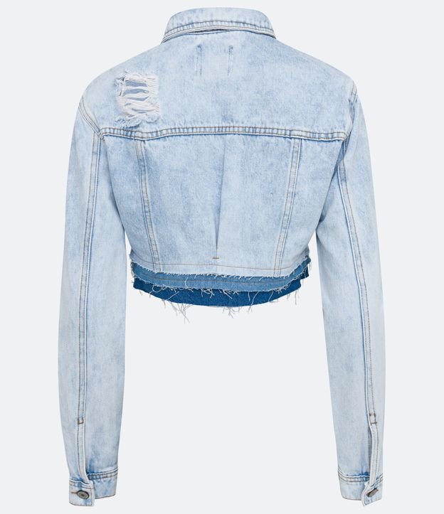 Jaqueta Cropped Jeans com Bolsos Falsos e Barra Dupla Desfeita Azul 7