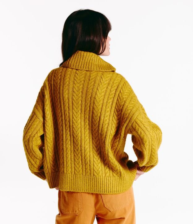 Suéter de Punto Trabajado con Cuello Alto Amarillo 3