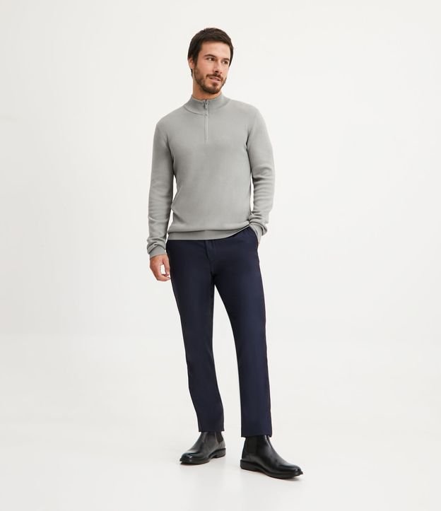 Suéter Comfort en Viscosa Texturizada con Cuello Alto y Cierre Gris 2