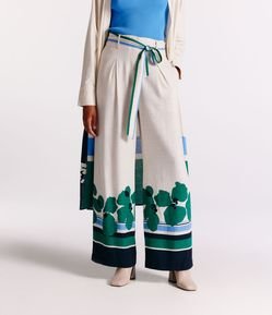 Calça Pantalona em Viscolinho com Estampa Floral na Barra