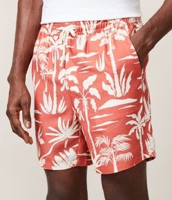 Bermuda em Linho com Estampa Coqueiros