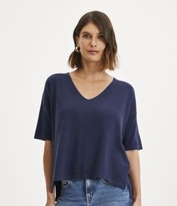 Blusa Ampla em Tricô com Decote V e Barra Mullet