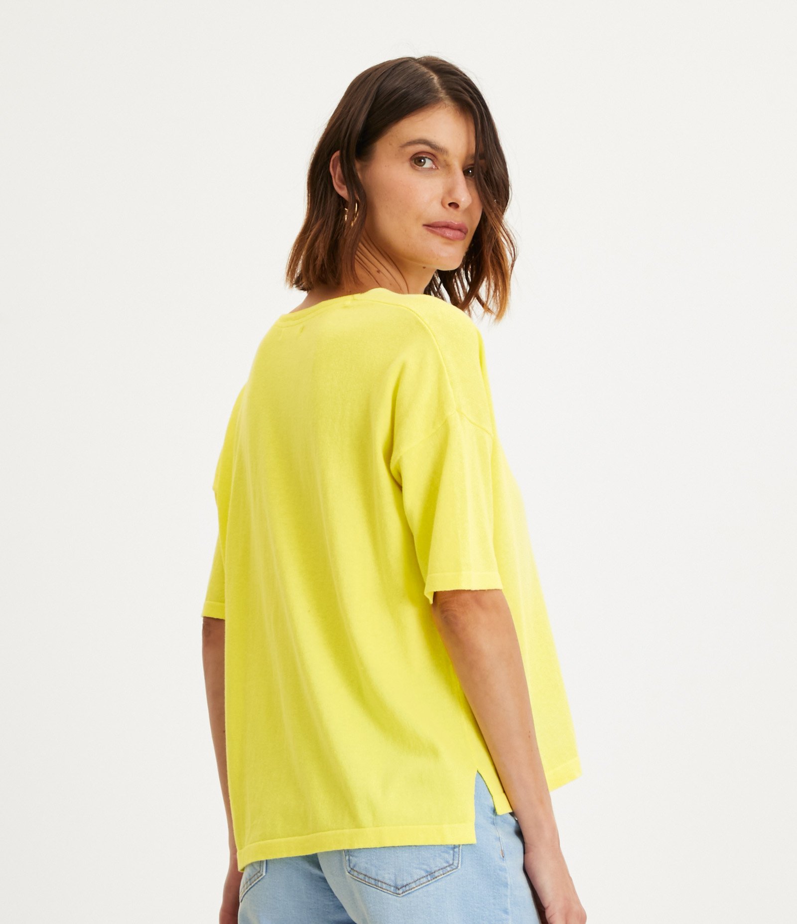 Blusa Ampla em Tricô com Decote V e Barra Mullet Amarelo 3