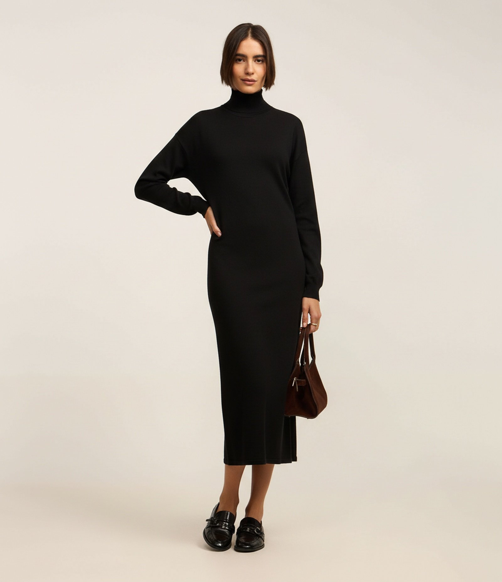 Vestido Midi em Tricô com Gola Alta e Manga Longa Preto 4