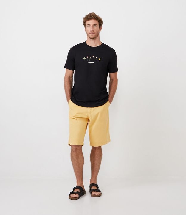 Remera Comfort en Algodón con Estampado de Flores Negro 2