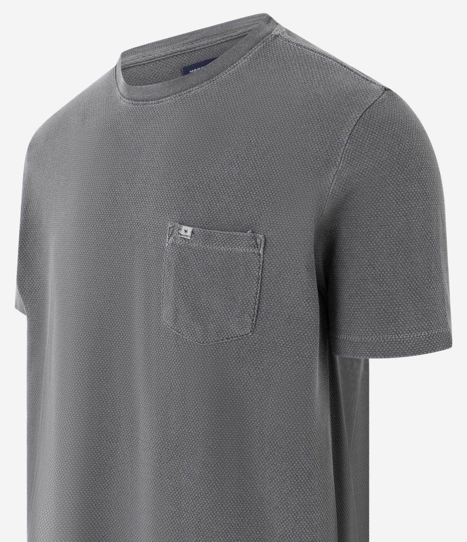 Camiseta Comfort em Algodão Texturizado com Bolso Frontal Cinza Médio 2