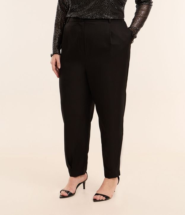 Calça Cenoura Alfaiatada com Cintura Alta Curve & Plus Size